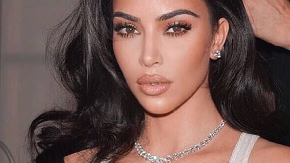 Kim Kardashian - jak wygląda beż makijażu