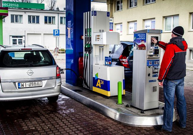 Ceny paliw w Polsce. W tym roku zatankujesz za mniej niż 4 złote