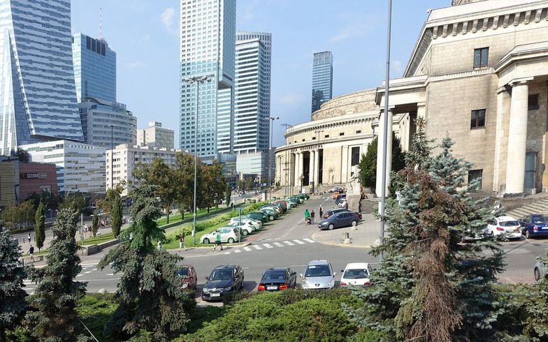 Po ujawnieniu sprawy działki przy Chmielnej w 2016 roku wybuchła tzw. afera reprywatyzacyjna w stolicy