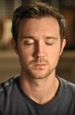 Sam Huntington w miłosnym czworokącie