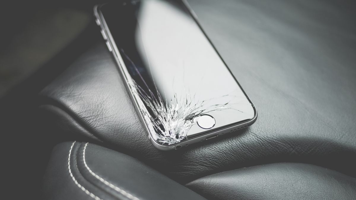 Na czym polega naprawa ekranu przez jego refabrykację? 1