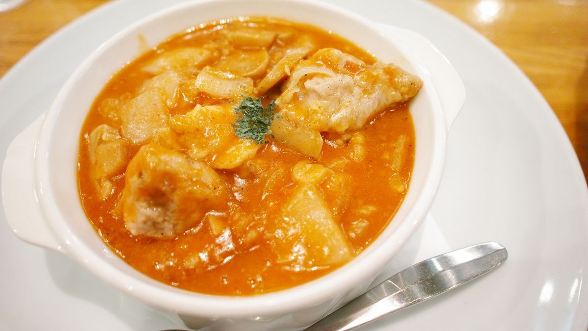 Duszony kurczak (samo jasne mięso)