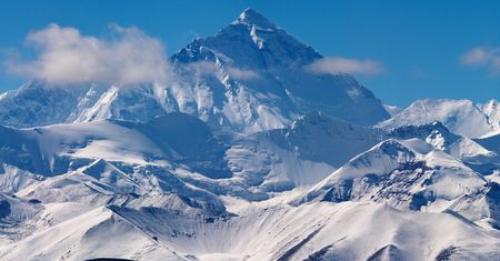 Zamieć śnieżna uwięziła setki turystów u stóp Mount Everestu