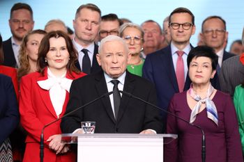 Stowarzyszenie Morawieckiego. Kaczyński chce "deeskalacji". "Przestraszył się rozpadu PiS"