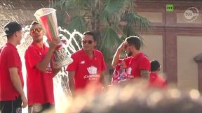 Parada piłkarzy Sevilli na ulicach miasta