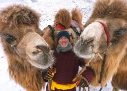 BBC Earth HD Gordon Buchanan: przez Gobi na wielbłądzie