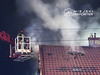 Pożar domu pod Warszawą. Trwa akcja gaśnicza. Lądował śmigłowiec LPR