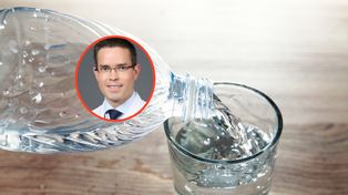 Czy picie wody obniża ciśnienie? Kardiolodzy rozwiewają wątpliwości