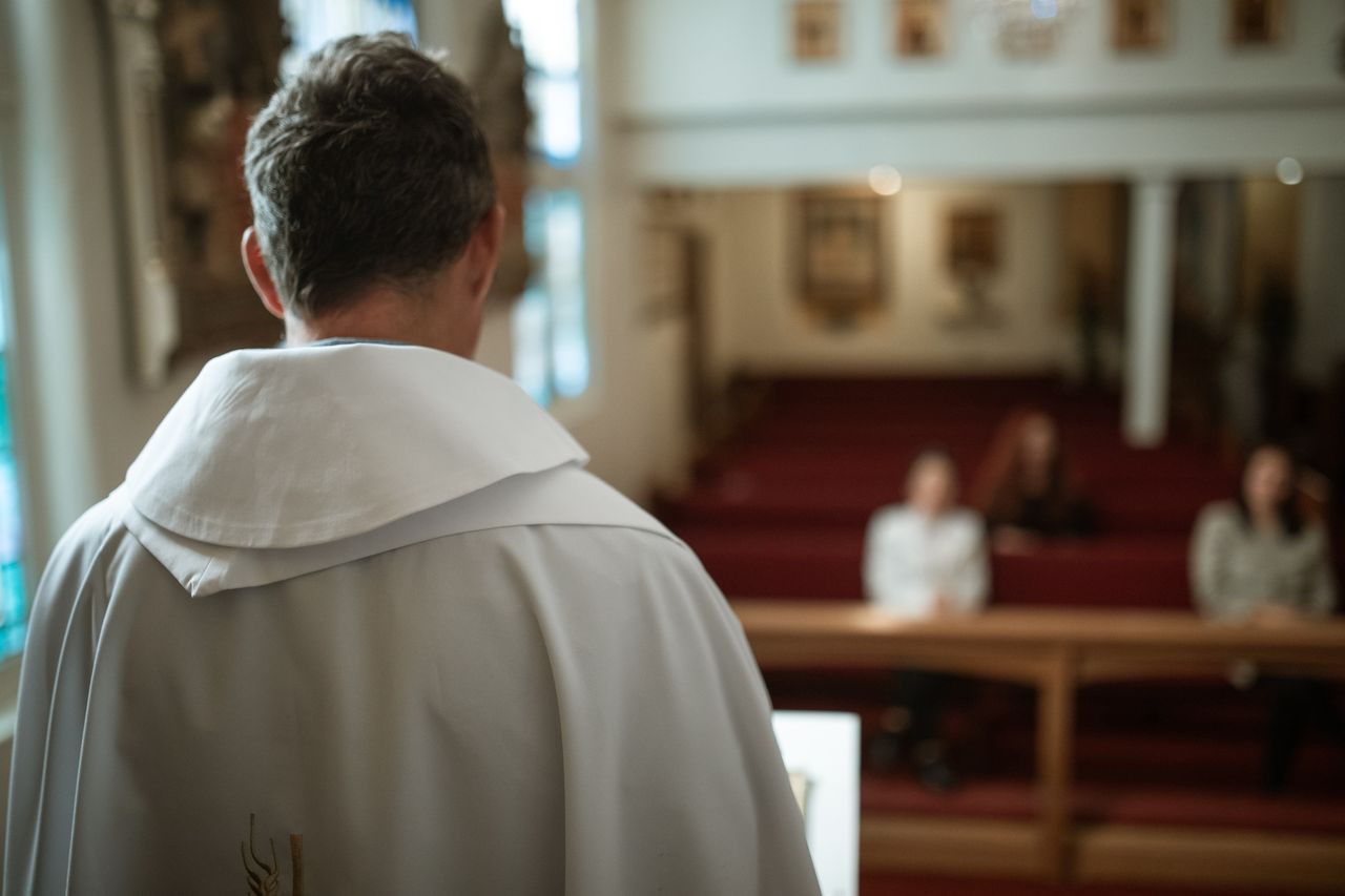 Skandal w Kościele. Ksiądz z zarzutami, 15-latka ofiarą