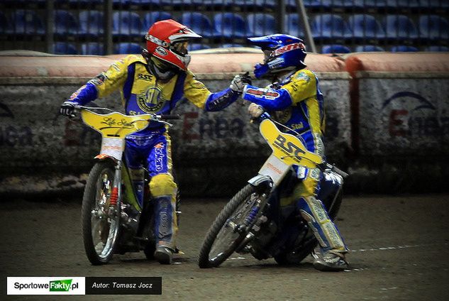 Jensen (kask czerwony) i Zmarzlik (niebieski) świetnie rozumieją się na torze. Czy podobnie będzie w Zielonej Górze?