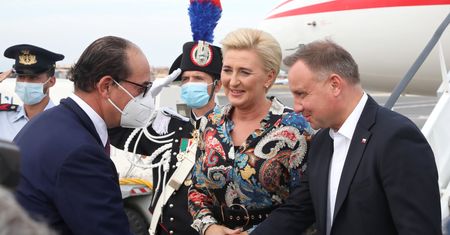 Stylista ocenił kreację Pierwszej Damy podczas wizyty w Rzymie. "Krzyczy i zwraca uwagę"