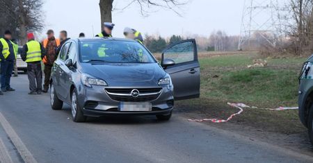 Wjechał samochodem w protestujących rolników. Jeden z nich trafił do szpitala z podejrzeniem złamania nogi [ZDJĘCIA]