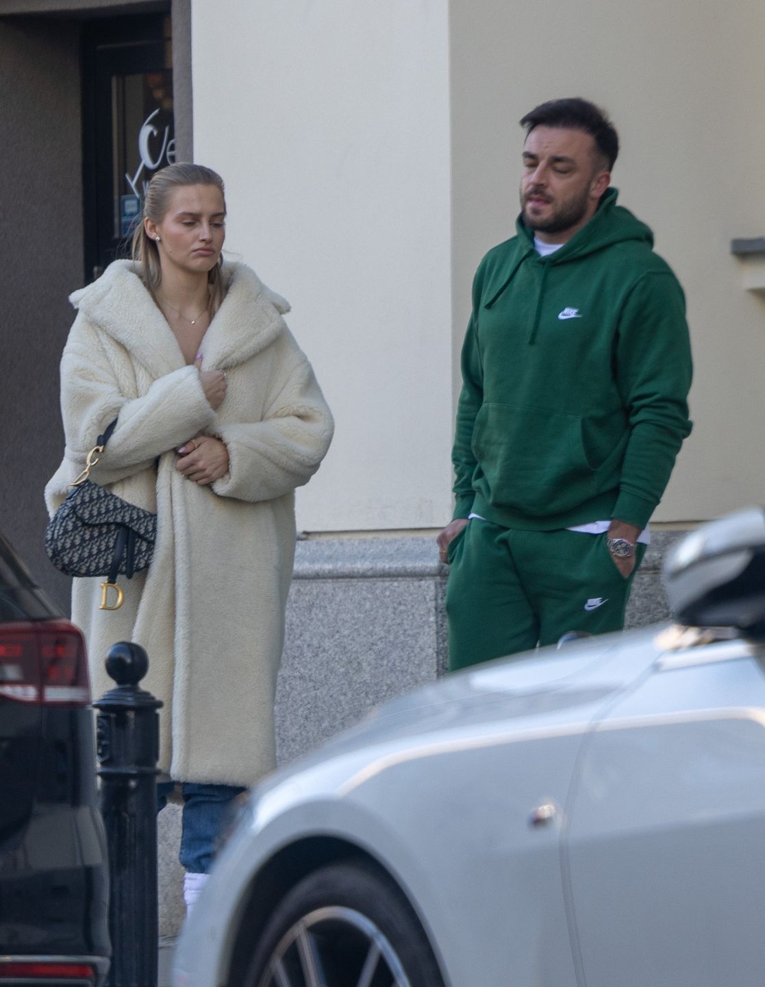 Karolina Pisarek i Roger Salla załatwiają sprawunki na mieście