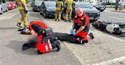 Warszawa: Zderzenie motocyklisty z dwoma autami na Pradze-Północ. Ranny kierowca jednośladu