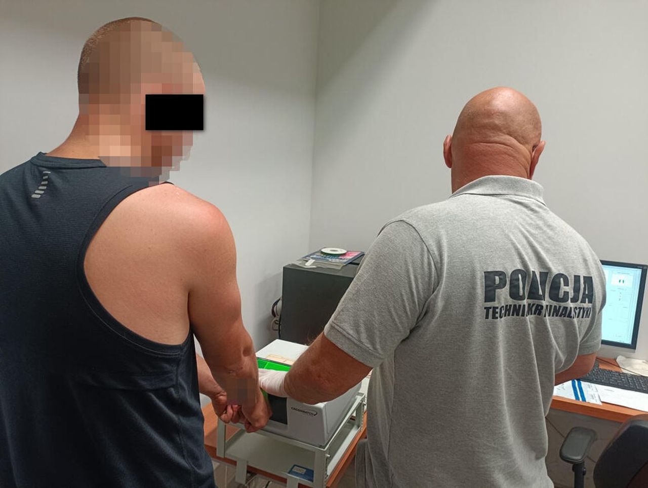 18-latek nie zatrzymał się na stopie i przez to wpadł z narkotykami. Policjanci z Grodkowa znaleźli amfetaminę i marihuanę