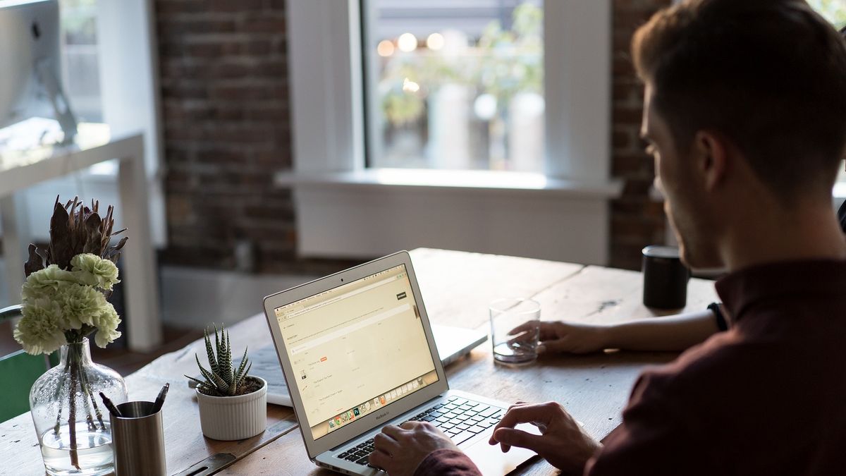 Psychopata w pracy może uprzykrzyć życie, a nawet zniszczyć współpracownikom zdrowie psychiczne.