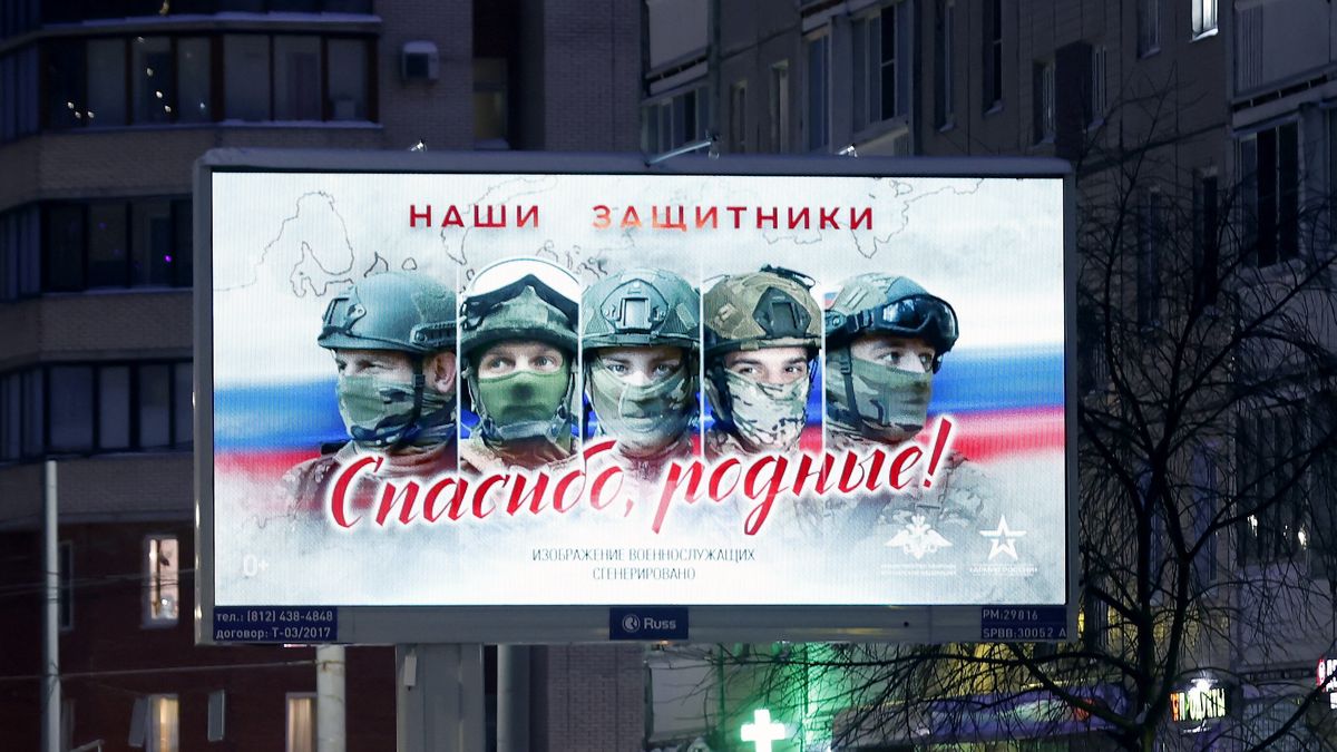 People pass a billboard showing a generated image of Russian soldiers with the caption: 'Our defenders. Thank you, our dears!' in St. Petersburg, Russia, 12 January 2026. EPA/ANATOLY MALTSEV Dostawca: PAP/EPA.