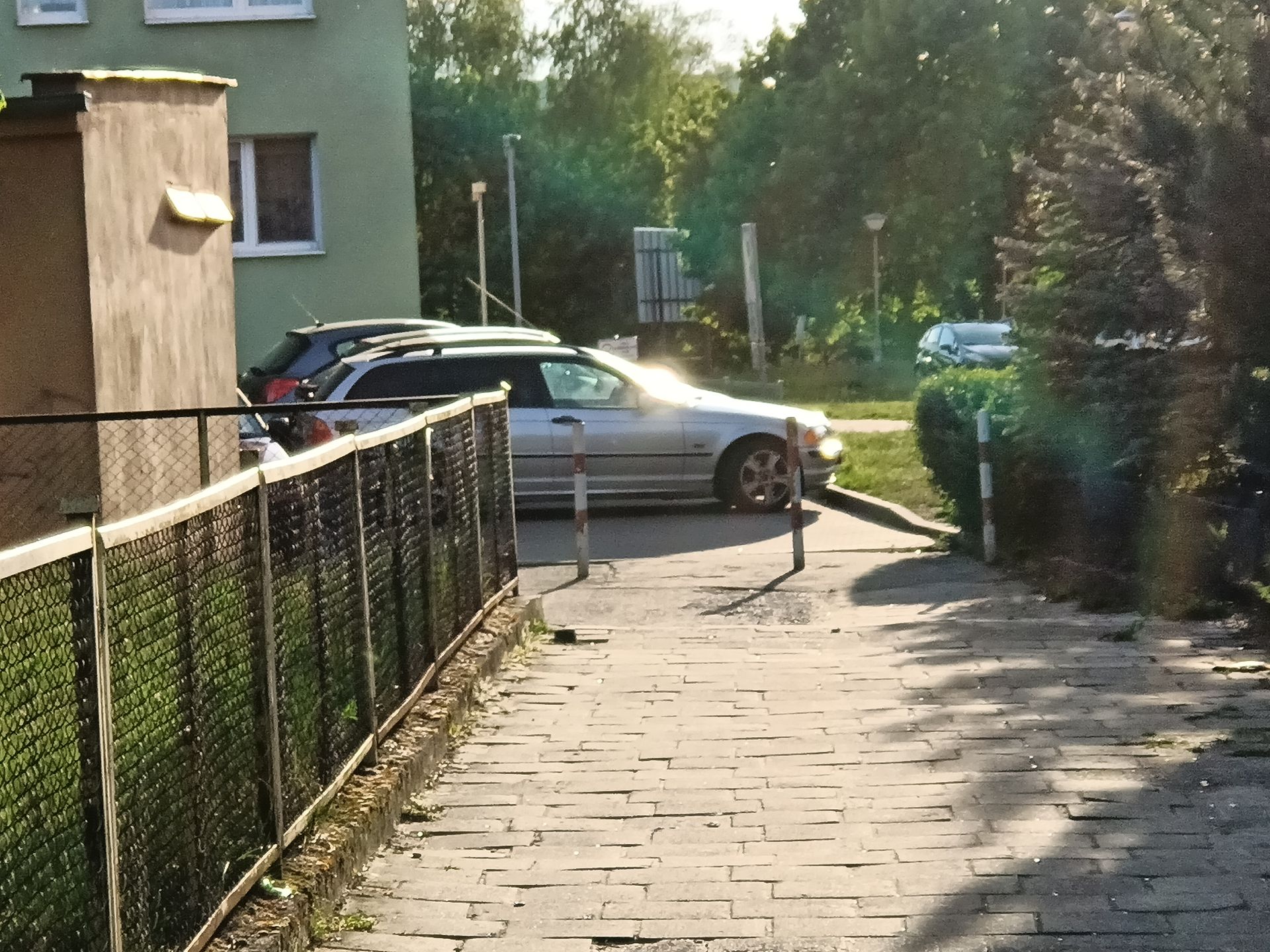 Taniej, ale i bardziej nijako. Test OPPO Reno 3 21