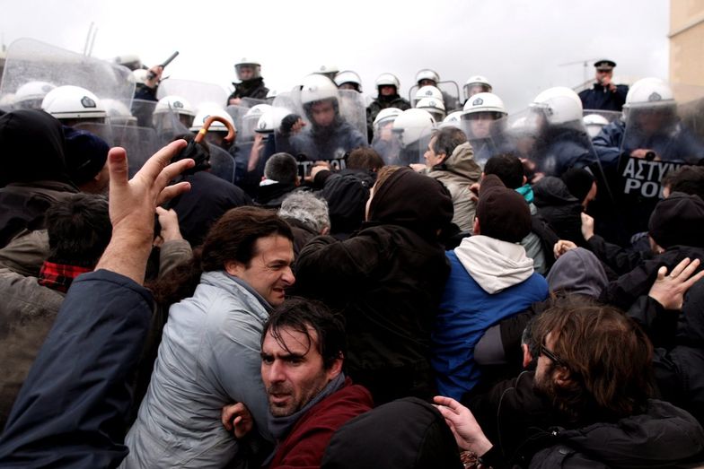 Kryzys w Grecji: Kolejne zamieszki przez oszczędności