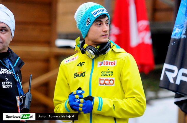 Maciej Kot wygrał dwa treningi przed sobotnimi zmaganiami, ale po pierwszej serii jest dopiero 12