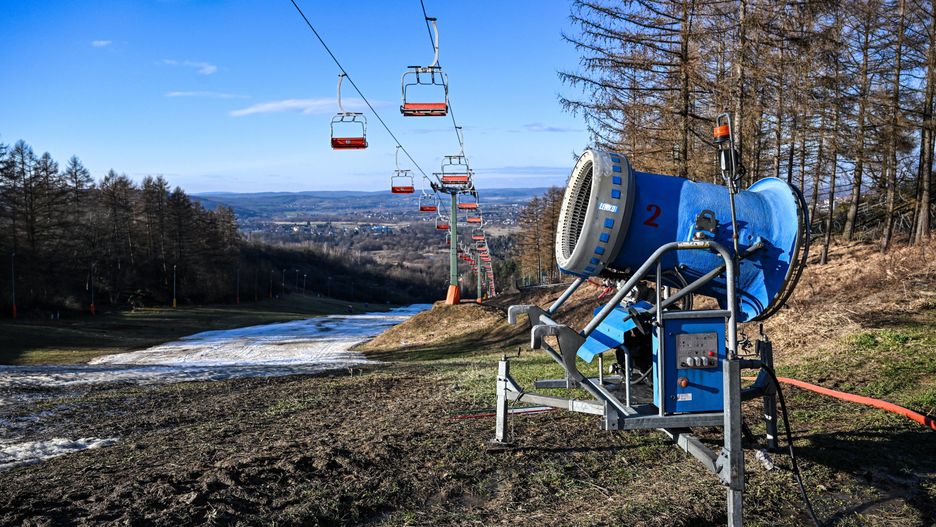 zamkni�ty stok narciarski
Darek Delmanowicz
ciep�a zima, grudzie�, ilustracja, narciarski, narciarz, narty, ocieplenie, stok, wypoczynek, zmiany klimatyczne, dodatnia, temperatura, wyci�g narciarski