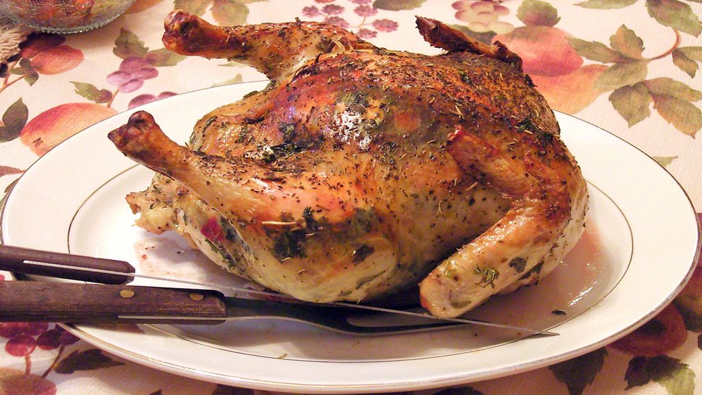 Pieczony korpus drobiowy (mięso i skóra)