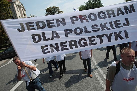 8 tysięcy energetyków z całej Polski protestuje przed Sejmem