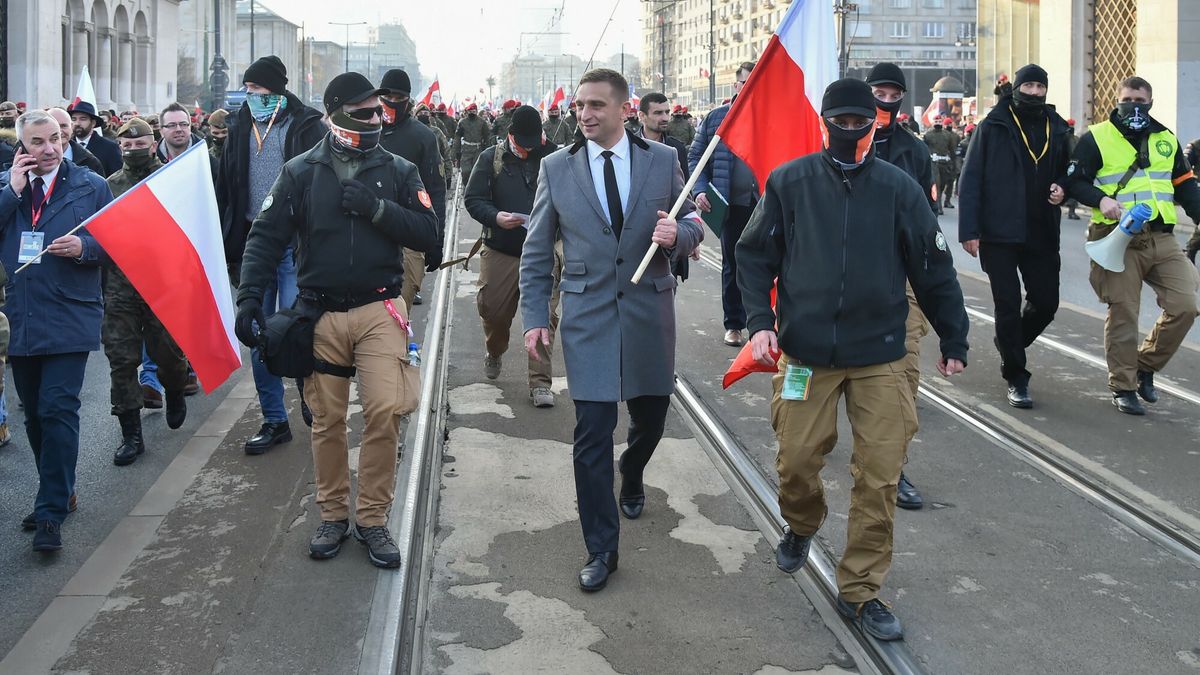 Robert Bąkiewicz na Marszu Niepodległości w 2021 r. 