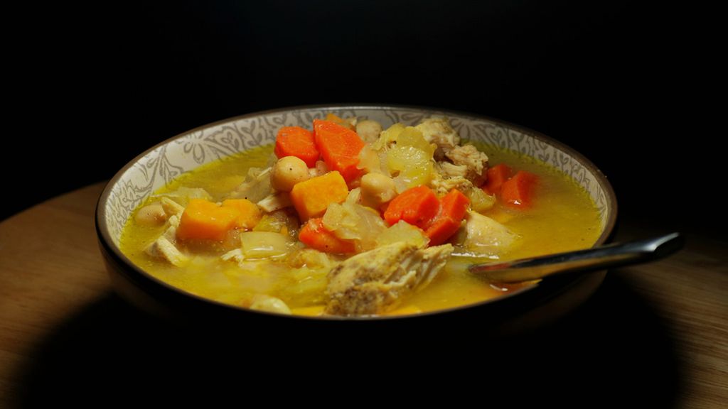 Duszony korpus drobiowy (mięso i skóra)