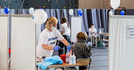 Zakupy bez maseczek, ale nie dla wszystkich. Tak z ograniczeniami radzą sobie Niemcy