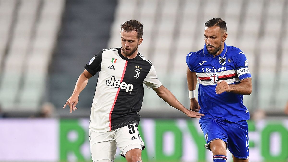 PAP/EPA / ALESSANDRO DI MARCO / Na zdjęciu: Miralem Pjanic (z lewej) i Fabio Quagliarella (z prawej)