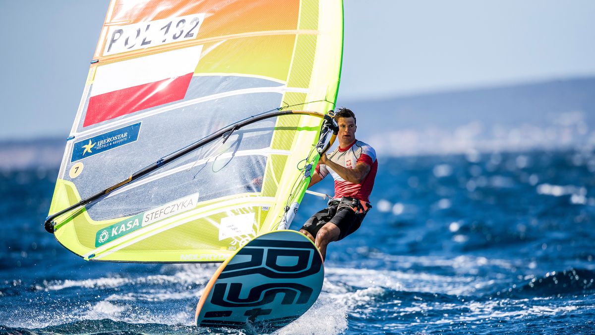 Zdjęcie okładkowe artykułu: Materiały prasowe / Tomas Moya / Sailing Energy / Trofeo Princesa Sofia IBEROSTAR / Paweł Tarnowski podczas regat o Puchar Księżniczki Zofii w Palma de Mallorca (marzec-kwiecień 2017)