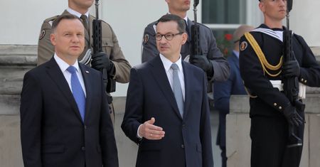 Mateusz Morawiecki negocjuje z Andrzejem Dudą. Chodzi o weto