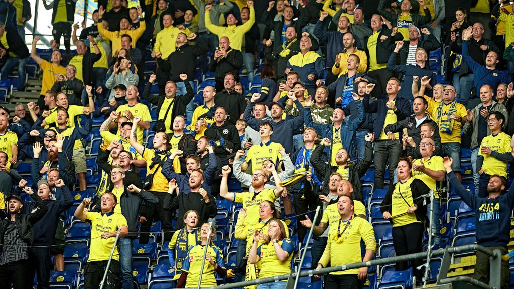 Getty Images / Jan Christensen / FrontzoneSport  / Na zdjęciu: Kibice Broendby 