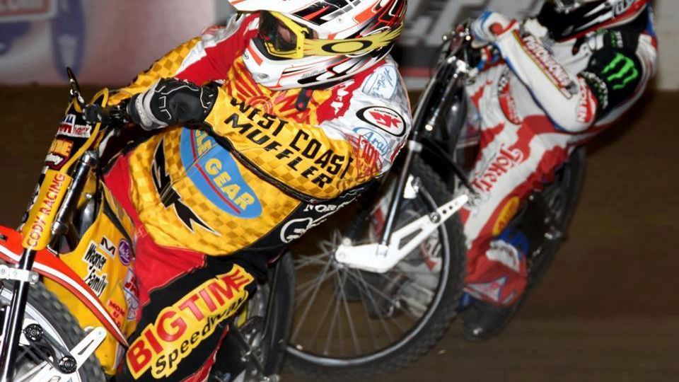 Materiały prasowe / Na zdjęciu: Billy Janniro (na pierwszym planie)