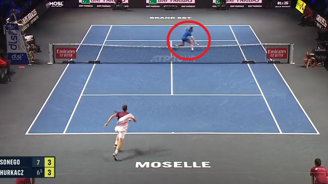 Zdjęcie okładkowe artykułu: Twitter / Tennis TV / Na zdjęciu: zagranie Sonego