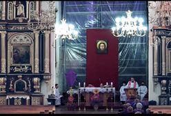 Niedziela Palmowa w Nowym Sączu. Kuriozalna transmisja mszy