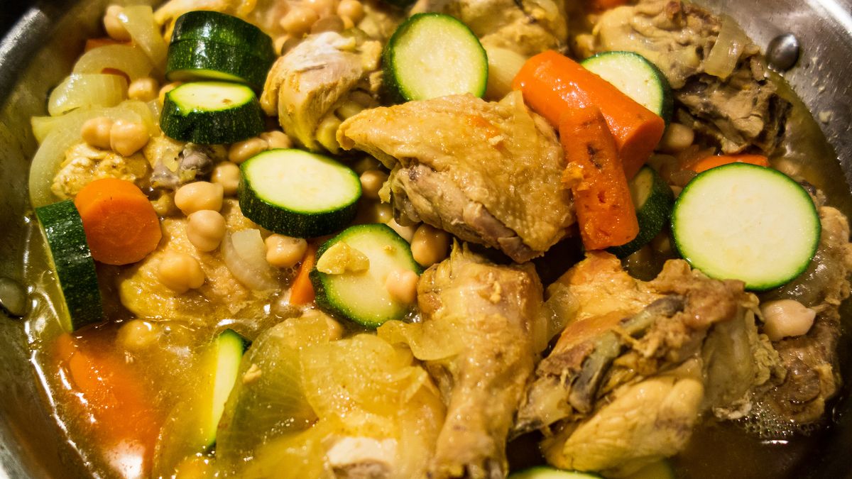 Duszony korpus drobiowy (samo mięso)