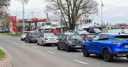 Najazd niemieckich kierowców na Świnoujście. Turystyka paliwowa w pełni