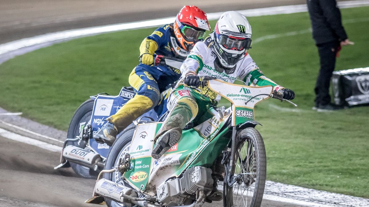 WP SportoweFakty / Michał Chęć / Na zdjęciu: Fredrik Lindgren przed Dominikiem Kuberą