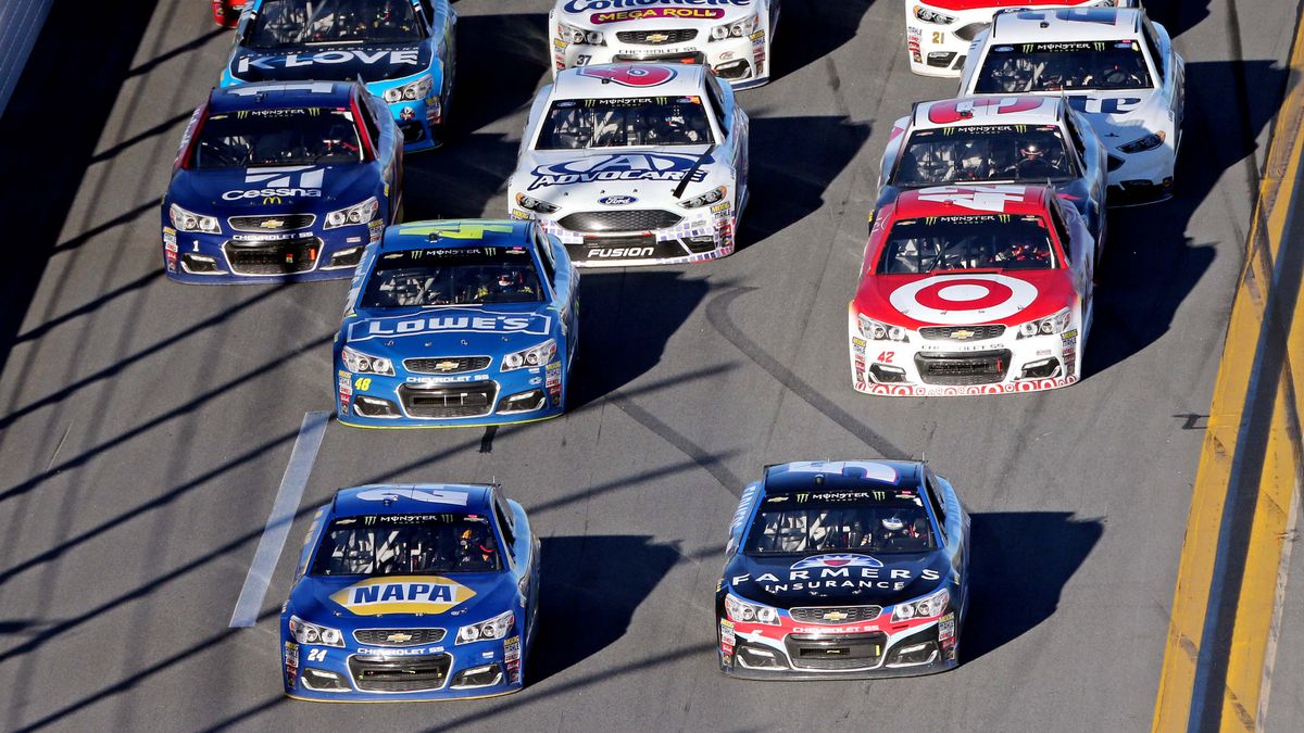 Zdjęcie okładkowe artykułu: Reuters / John David Mercer / Na zdjęciu: wyścig serii NASCAR