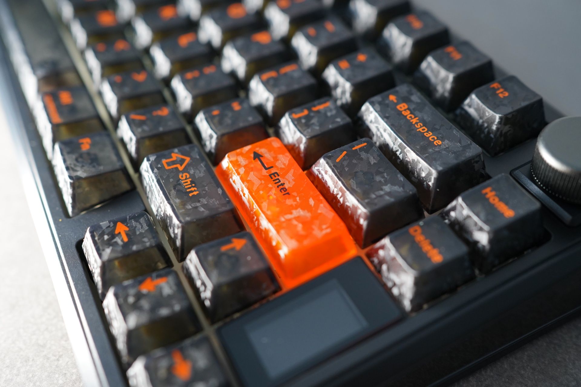 Epomaker TH80 V2 Pro: klawiatura 75% z LCD i baterią — test
