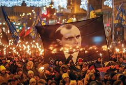 Ukraina. Marsz z okazji rocznicy urodzin Stepana Bandery w Kijowie. Ponad tysiąc osób na ulicach