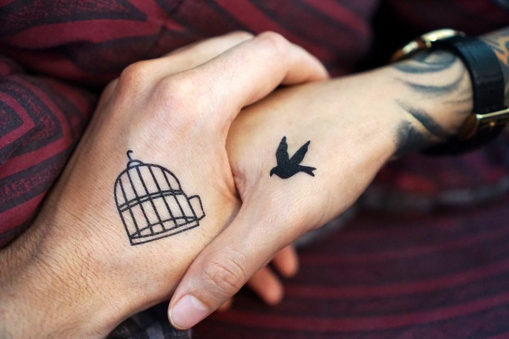 Tatuaż serduszko, tatuaż kwiatek, tatuaż symbol - najmodniejsze małe tatuaże