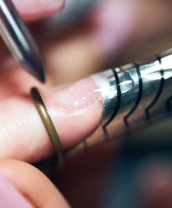 Jak prawidłowo nałożyć szablony do przedłużania paznokci? Wskazówki do domowego manicure