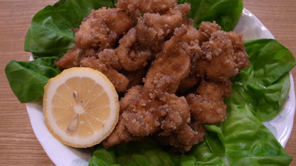 Pierś z kurczaka smażona w mące (mięso i skóra)