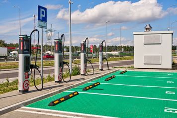 ORLEN Charge uruchamia pierwszą w Polsce publiczną infrastrukturę ładowania MCS dla transportu ciężkiego