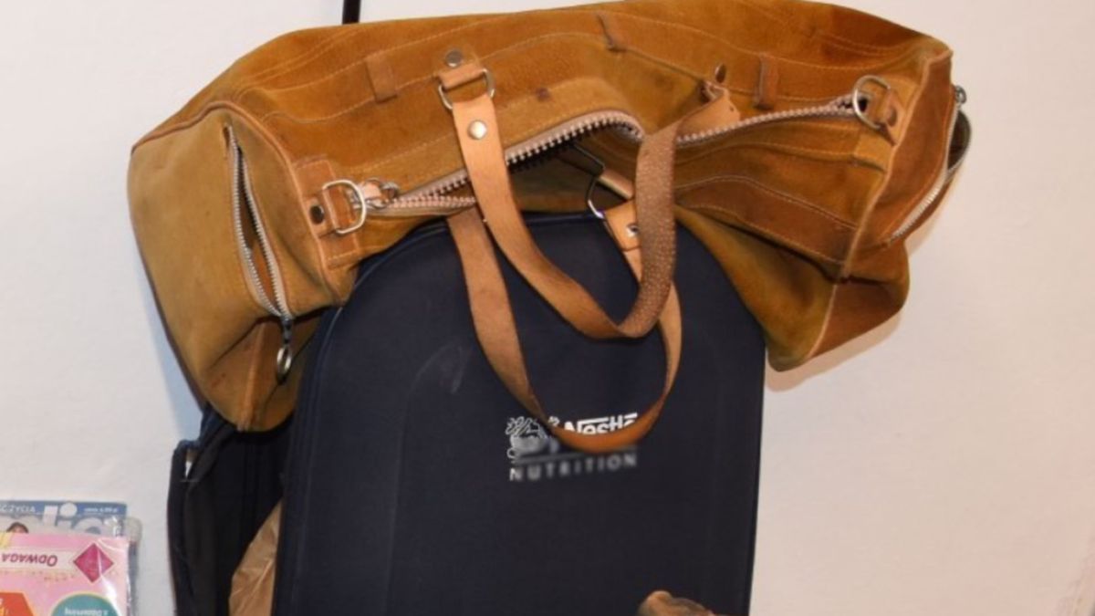 Policjanci mocno się zdziwili, gdy otworzyli torby. W środku znaleźli skradzione przedmioty 