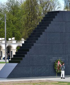 Sąd o sprawie znieważenia pomnika smoleńskiego. "Działania policji przesadzone"
