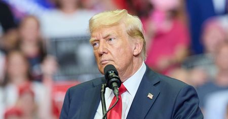 Trump na pierwszym wiecu po zamachu. "Przyjąłem kulę za demokrację"